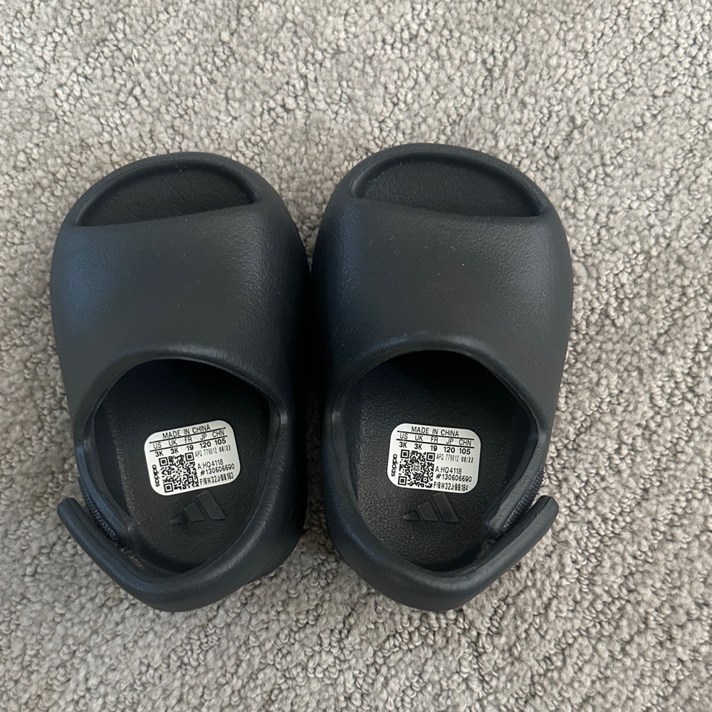 Yeezy Kids Charcoal Slide Sandals